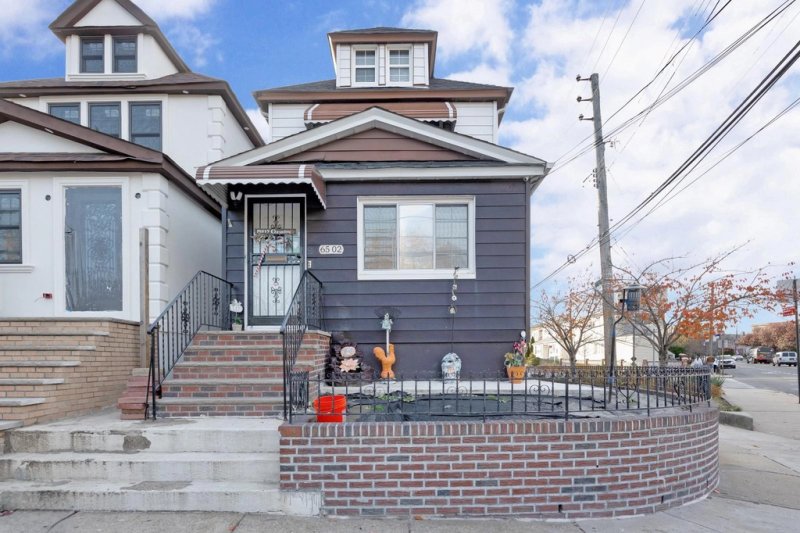 Spacious 2-family home in Queens with a 2-car garage