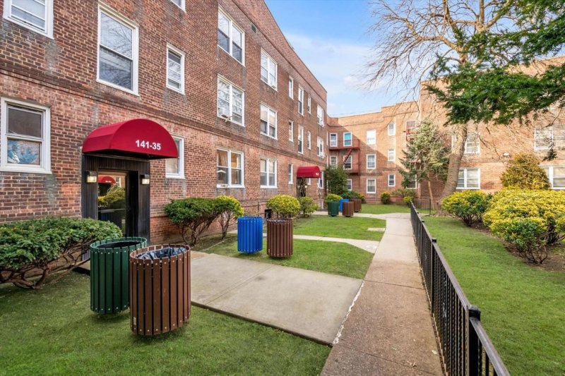 Renovated 1 Bedroom Apartment in Kew Garden Hills, Queens