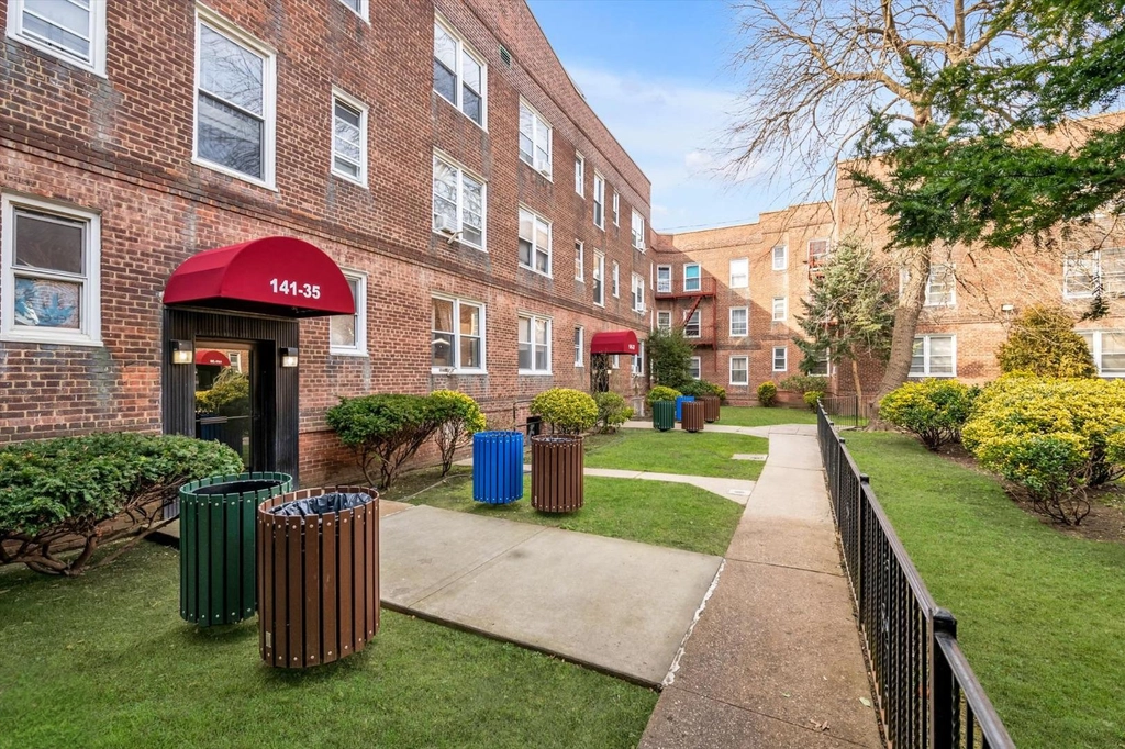 Wyremontowane mieszkanie 1 sypialniowe w Kew Garden Hills, Queens