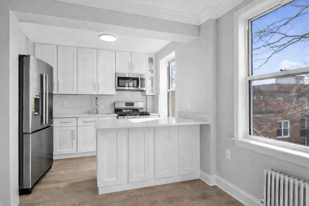 Wyremontowane mieszkanie 1 sypialniowe w Kew Garden Hills, Queens - 2