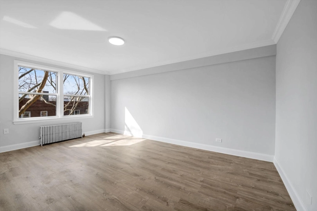 Wyremontowane mieszkanie 1 sypialniowe w Kew Garden Hills, Queens - 5