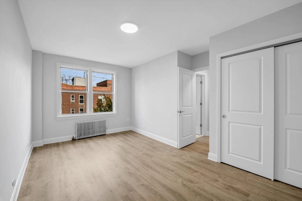 Wyremontowane mieszkanie 1 sypialniowe w Kew Garden Hills, Queens - 9