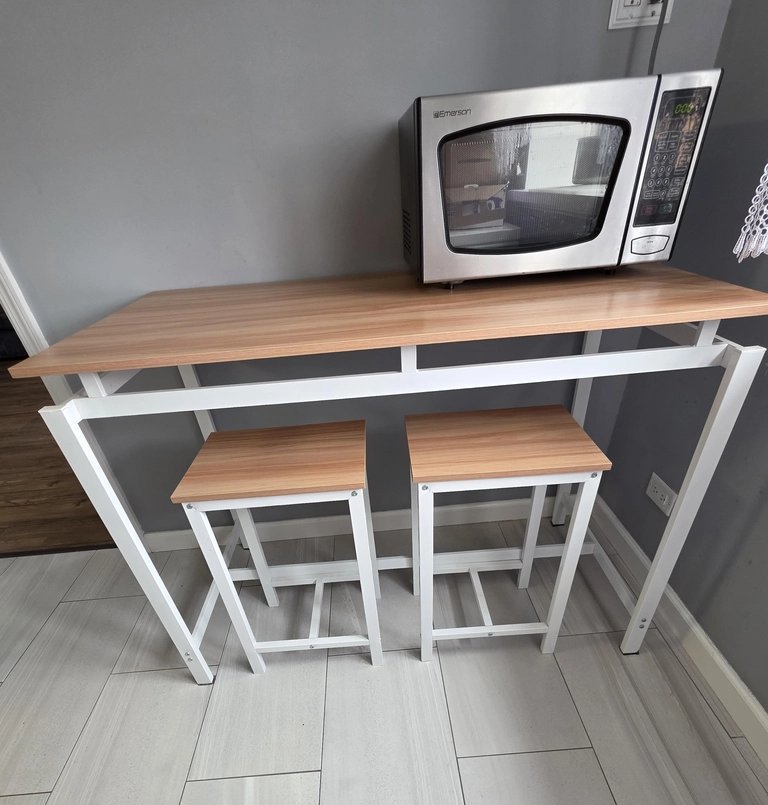 Sprzedam komplet kuchenny: stół i dwa taboretki, jak nowe! - 2