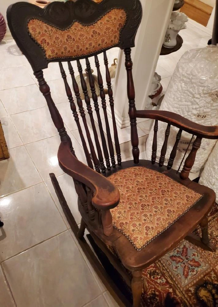 Bujane krzesło w świetnym stanie - unikalny mebel z lat 1880!