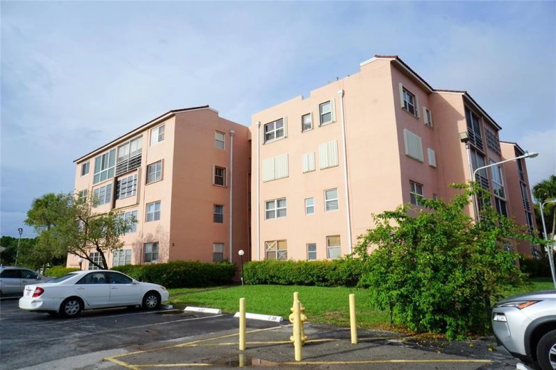 Duży, odnowiony apartament 2 sypialnie w Fort Lauderdale