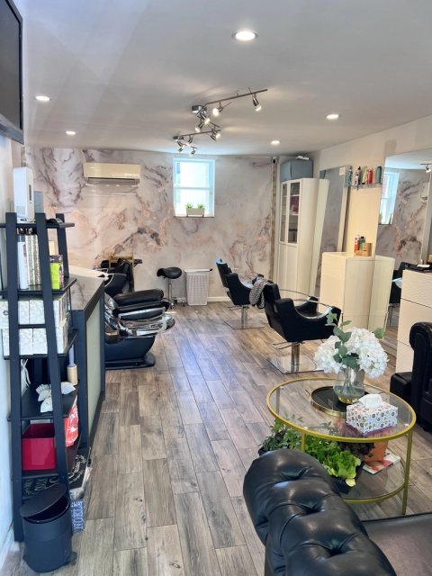 Chair rental in a hair salon in Ridgewood, Queens - 2