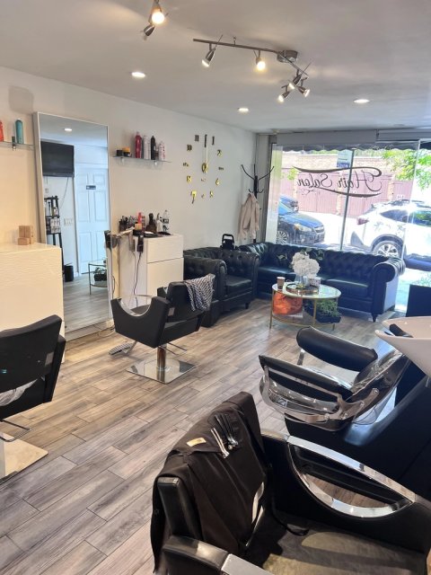 Chair rental in a hair salon in Ridgewood, Queens - 3