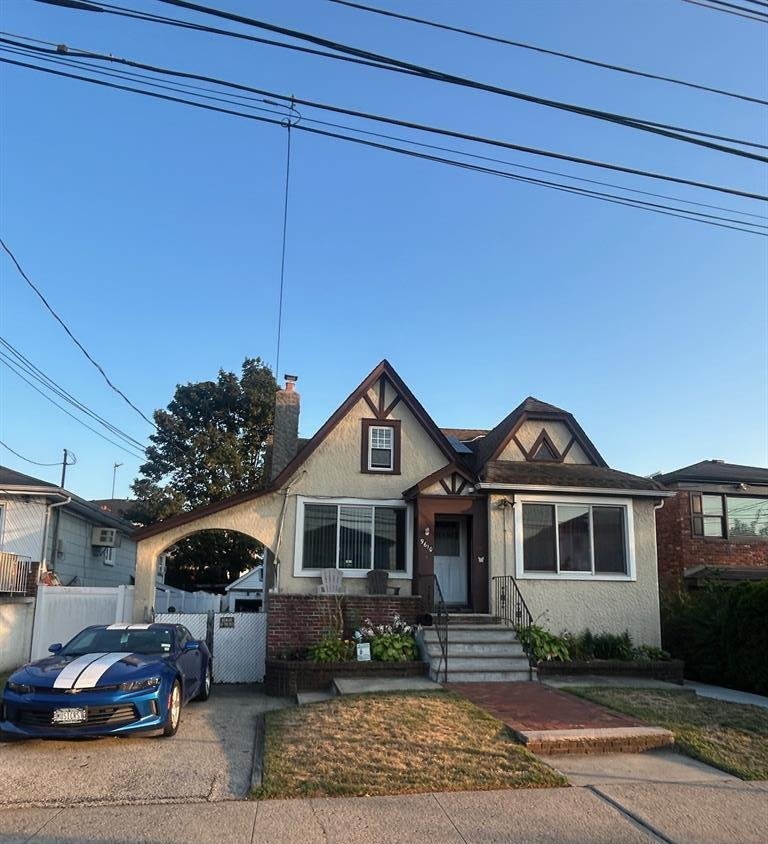Charming two-family home in Howard Beach, Queens - ideal investment!